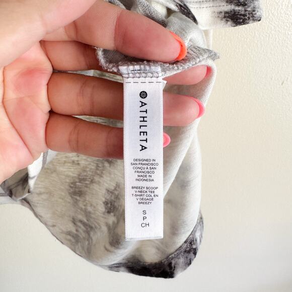 Athleta Black + White Abstract Striping Breezy Scoop V Neck Tee - Small - Picture 4 of 9